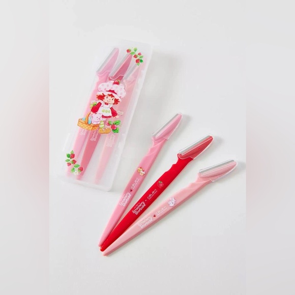 Célavi Strawberry Shortcake Razor Set with Case - Picture 4 of 5